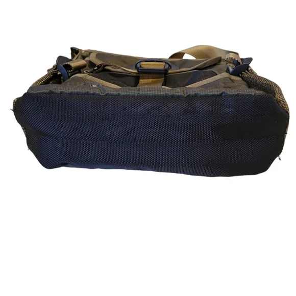 Volunteer Crossbody Messenger Bag - Picture 15 of 16